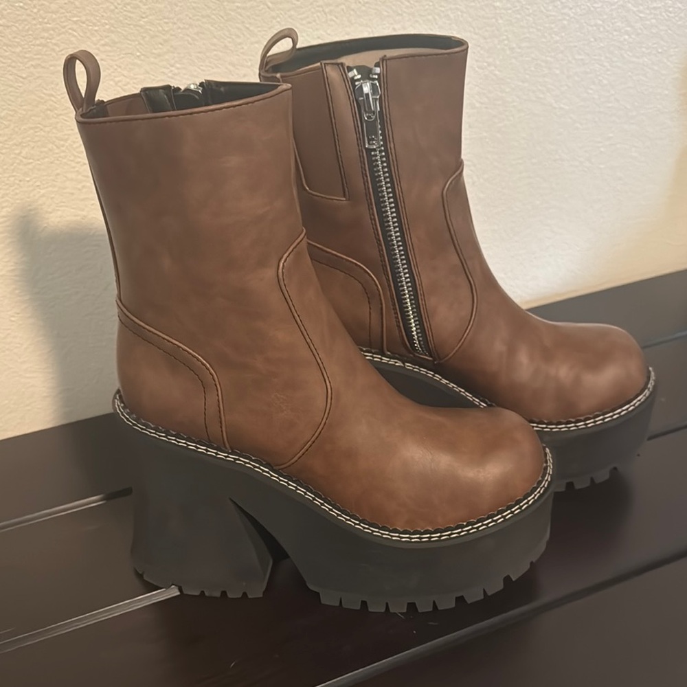Delia’s Platform Bratz Boots